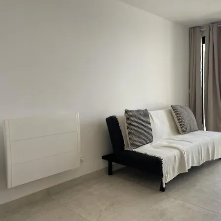 Apartment Avec Terrasse, Piscine Et Parking Pres De La La Bocca - Fr-1-609-74 *