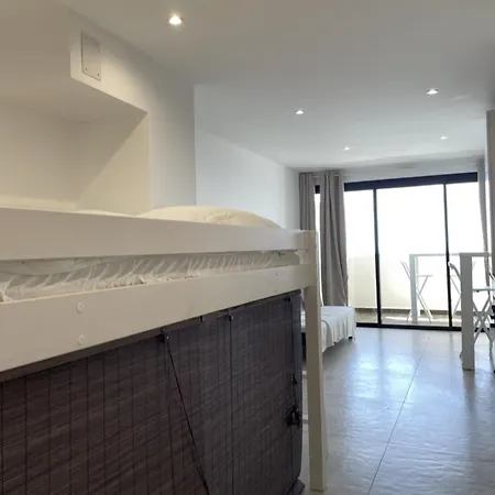 Avec Terrasse, Piscine Et Parking Pres De La La Bocca - Fr-1-609-74